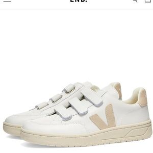 COPY - VEJA WOMENS V-LOCK SNEAKER size 8